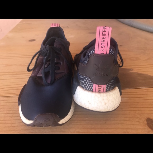 Women’s Adidas 8.5 - Picture 2 of 3